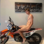 tiktoker-riding-dildo-and-cums-like-a-pro-4