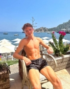 18yo-tiktoker-cumming-3