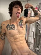 str8-tiktoker-sucking-some-18yo-twink-dick-2