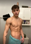 teen-youtuber-and-wrestler-getting-sucked-2