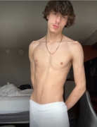 hot-str8-youtuber-fuck-him-self-with-whole-hand-and-riding-dildo-5