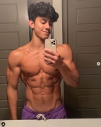 workout-youtuber-jerk-off-9