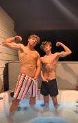 Two-Tiktokers-fucking-pussy-together-and-cumming-6